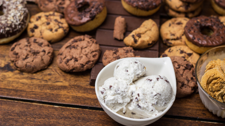 Bowl of ice cream and cookies on table