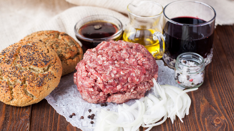 burger meat with red wine
