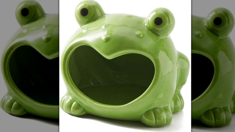 Retro ceramic kitchen sink frog figurine sponge-holder