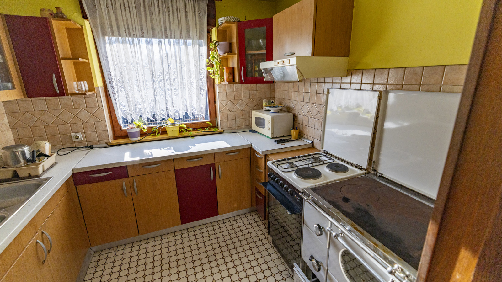 Every Boomer Recognizes This Frog That Lived By The Kitchen Sink - Tasting Table