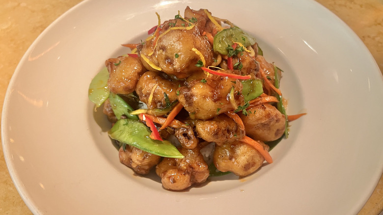 Cauliflower bowl close up on plate with green beans and garnishes