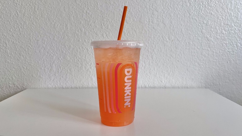 Juicy Peach Zero drink on a table