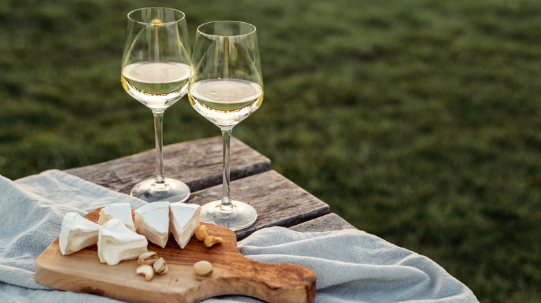 White wine glasses at picnic