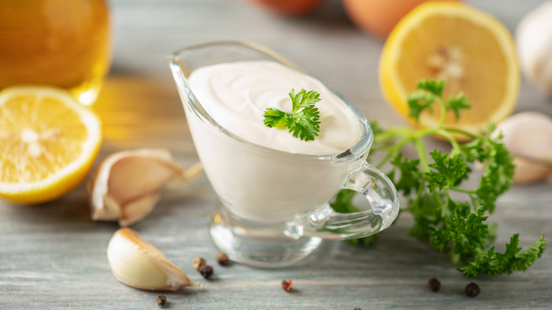 garlic mayo in serving cup