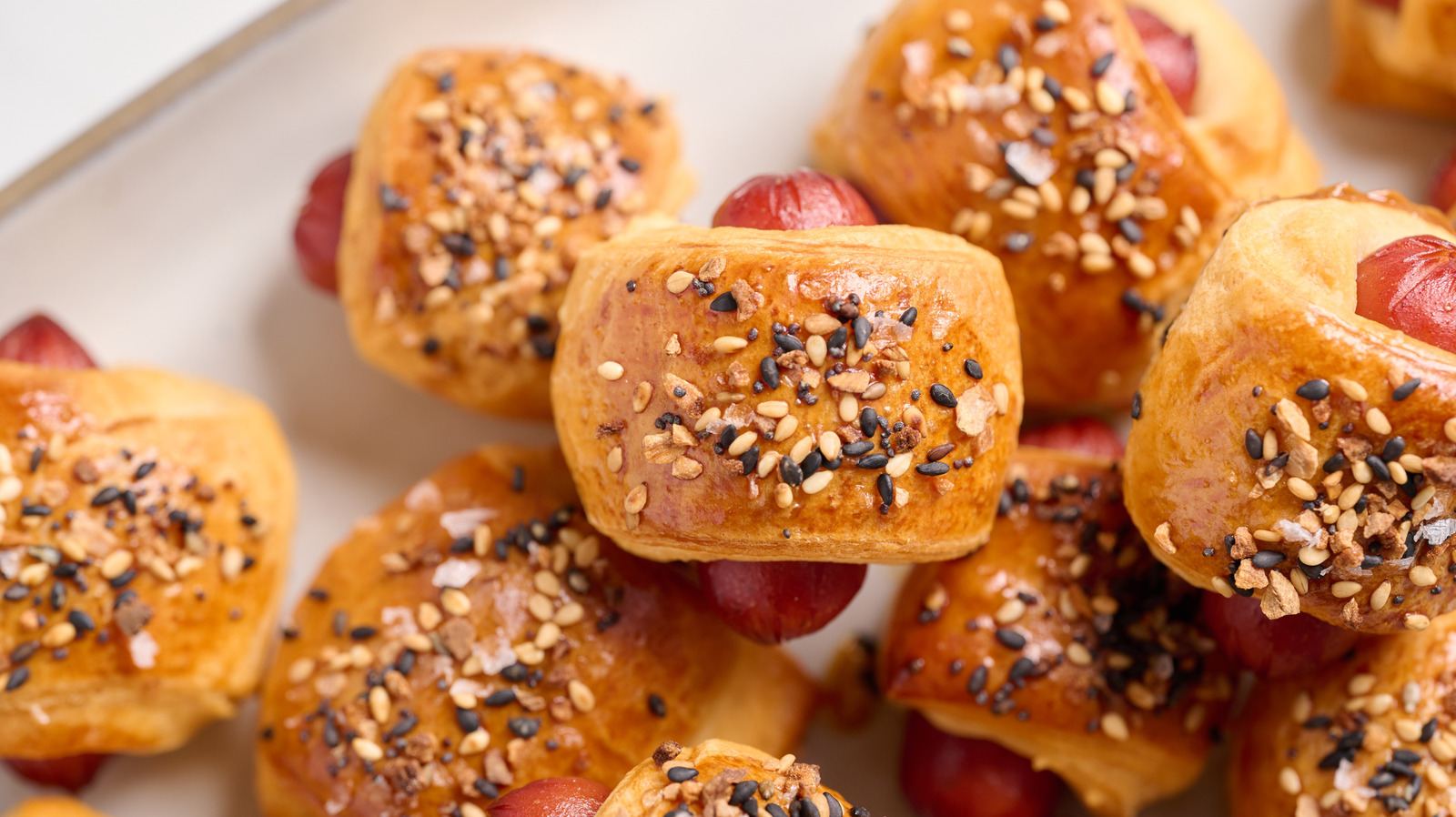 Everything Bagel Pigs In A Blanket Are Game Day-Worthy - Tasting Table