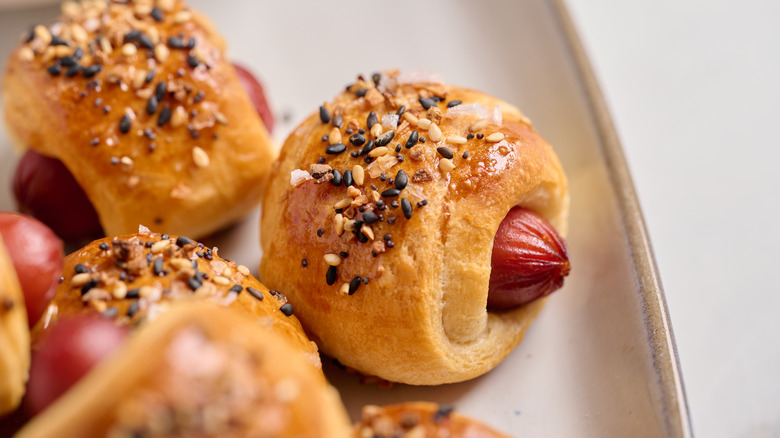 close up of an everything bagel pig in a blanket