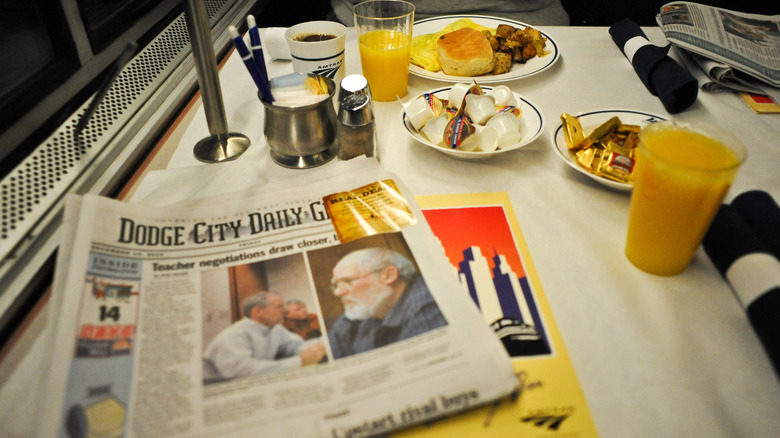 Amtrak dining car breakfast