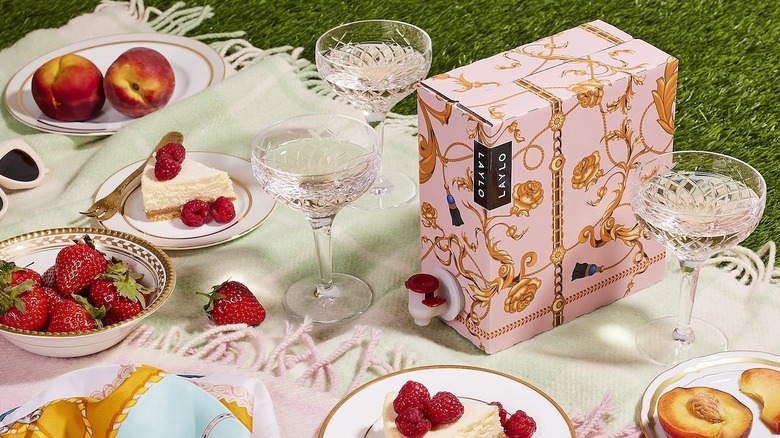 boxed wine with dessert picnic