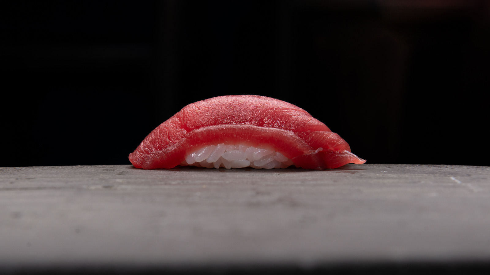 https://www.tastingtable.com/img/gallery/everything-you-need-to-know-about-maguro/l-intro-1666553556.jpg