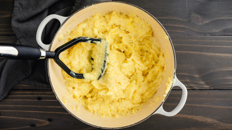 Mashed potatoes in a Dutch oven