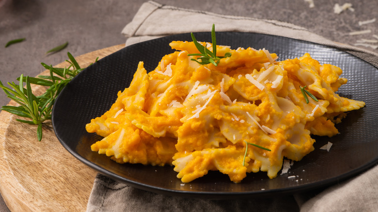 Farfalle pasta with pumpkin sauce