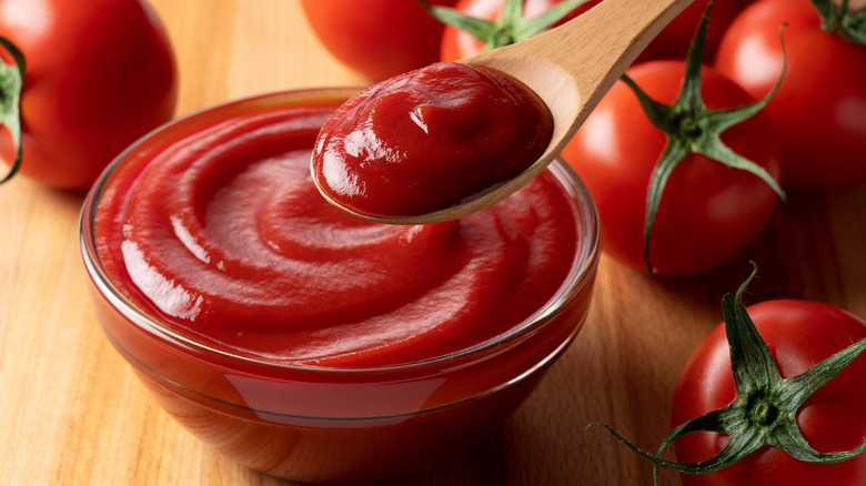 bowl of ketchup and tomatoes