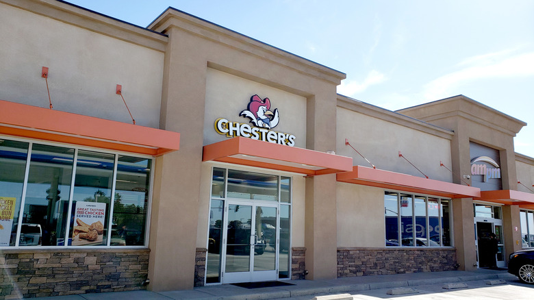 Chester's Chicken restaurant located in a strip mall