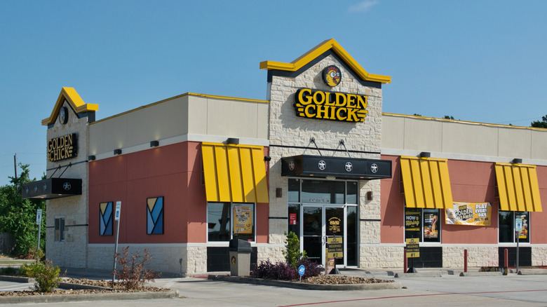The front exterior of a Golden Chick restaurant