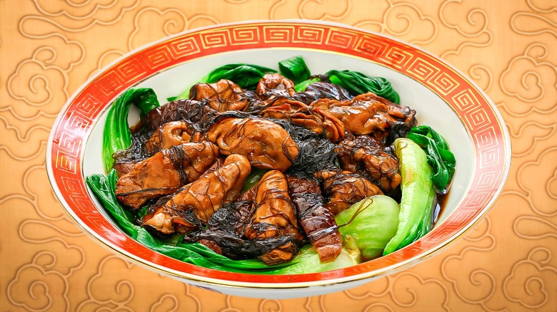 Bowl of chicken and vegetables with fat choy