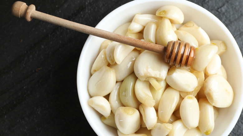 ingredients for fermented garlic honey