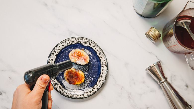 Torching figs with sugar