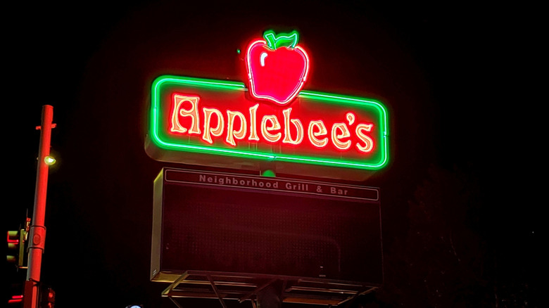Neon Applebee's sign at night