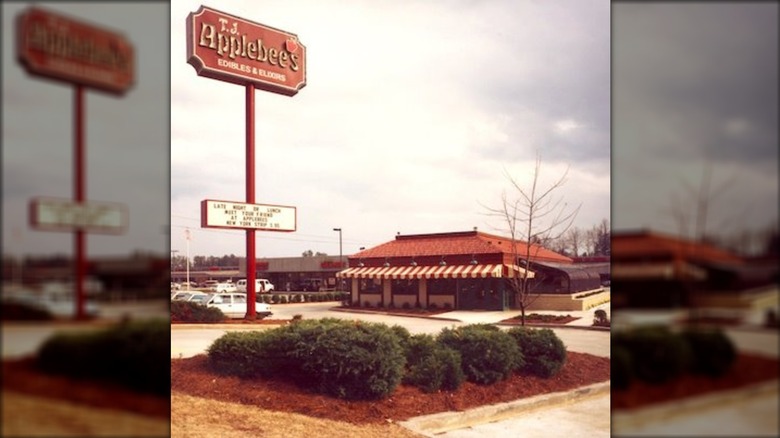 Original Applebee's sign and location