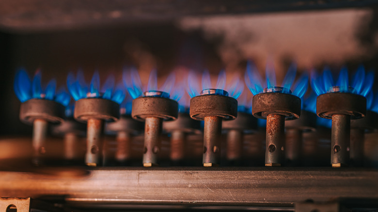 A series of inline gas burners