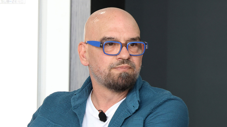 Michael Symon posing