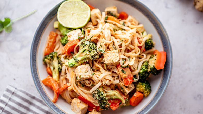Asian peanut butter noodles with tofu and vegetales