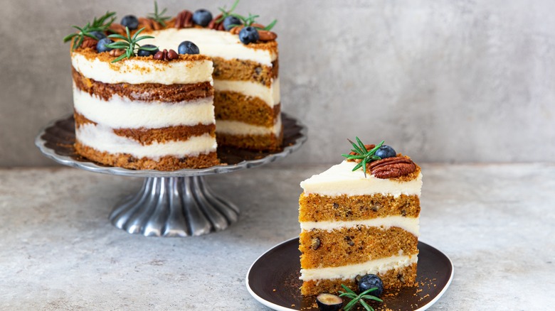 carrot cake with cream cheese