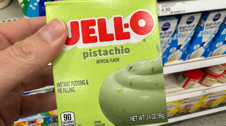 hand holding pistachoi flavored instant pudding mix