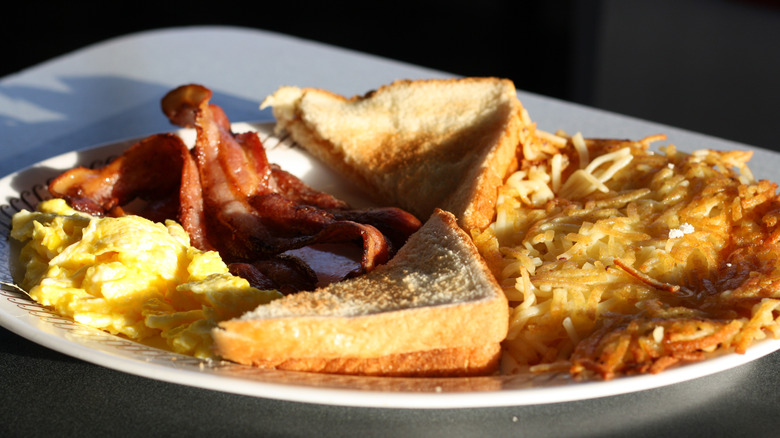 A plate of Waffle House breakfast hash brown