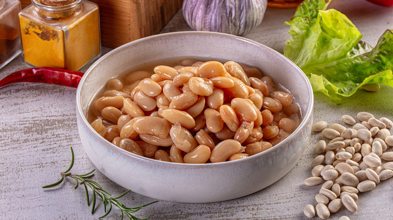Cannellini beans in a bowl