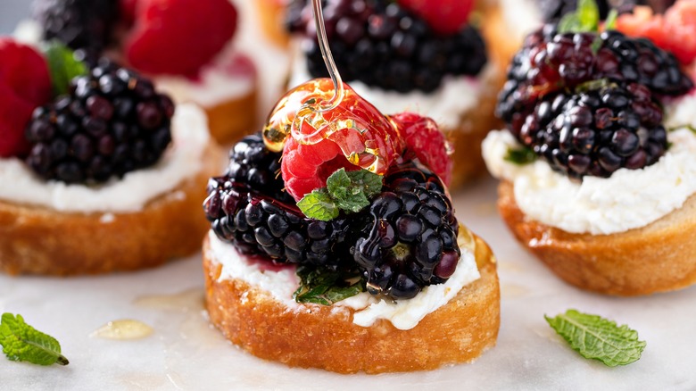 Mascarpone toast with berries and honey