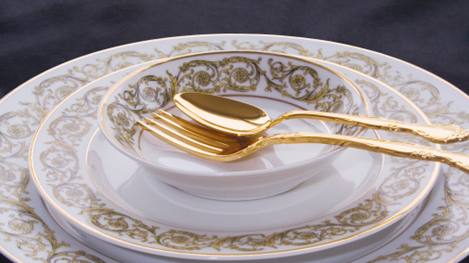 Forget Lenox: Collectors Dream Of Finding This Valuable Porcelain China Brand