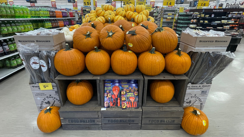Grocery store fall pumpkin display front facing