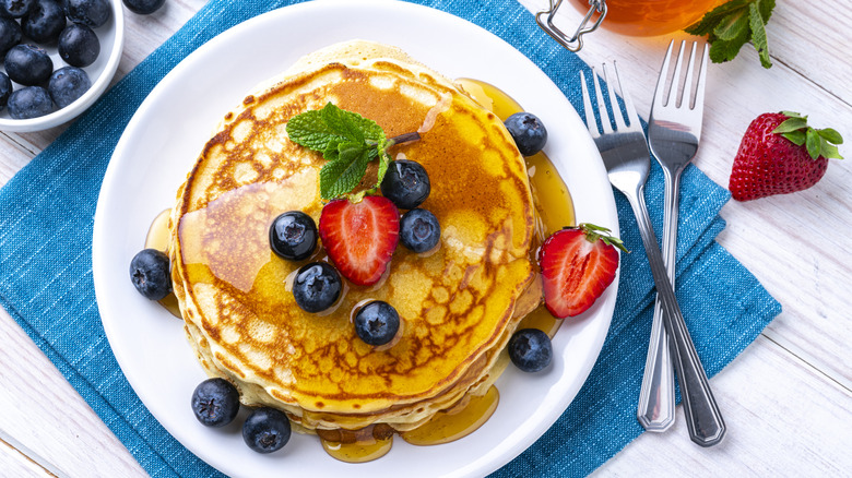 A plate of pancakes