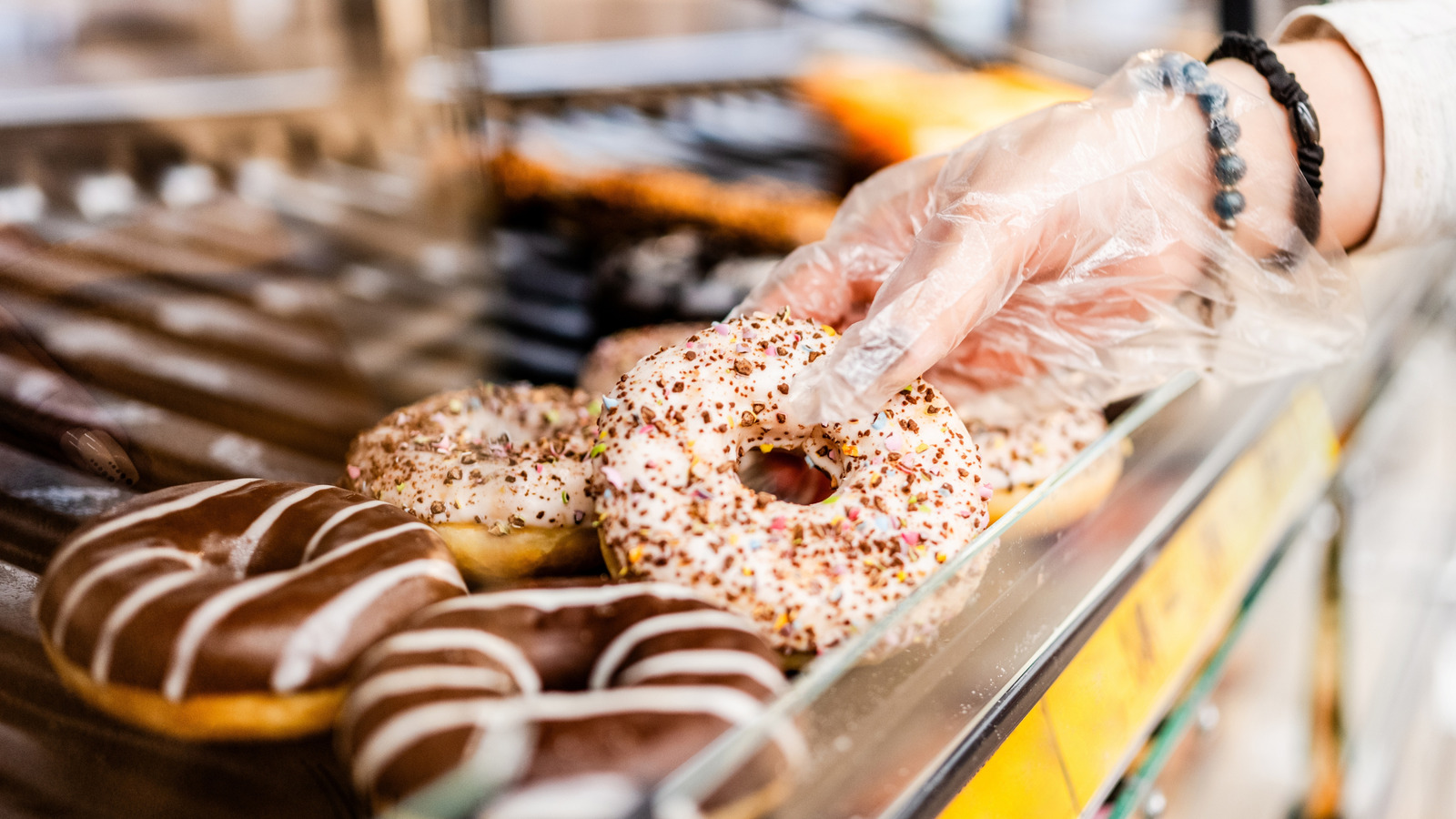 The Largely Forgotten Donut Chain That Had A Family Feud With Dunkin'