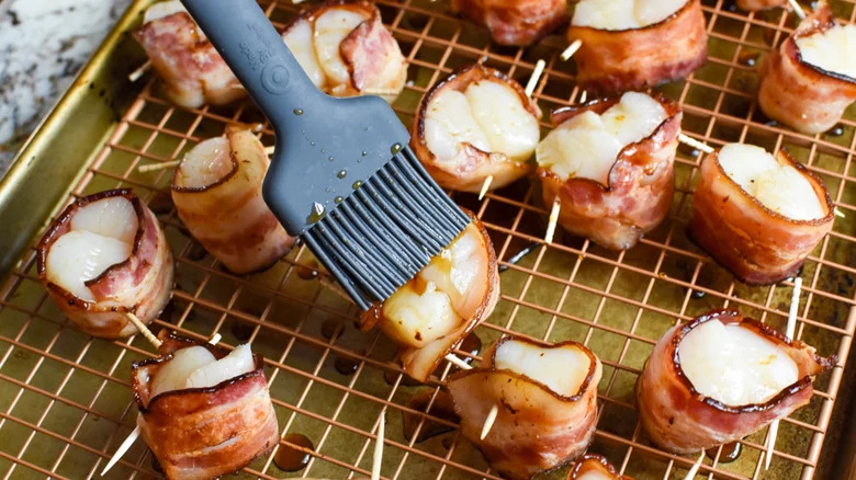 Bacon-wrapped scallops on a tray