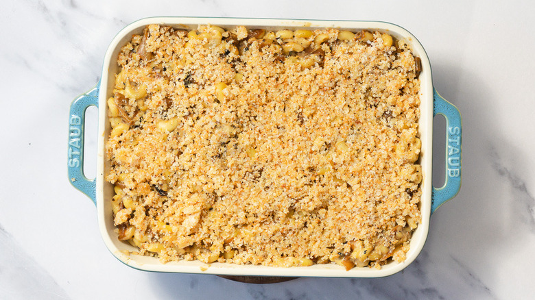 French onion soup mac and cheese with toppings