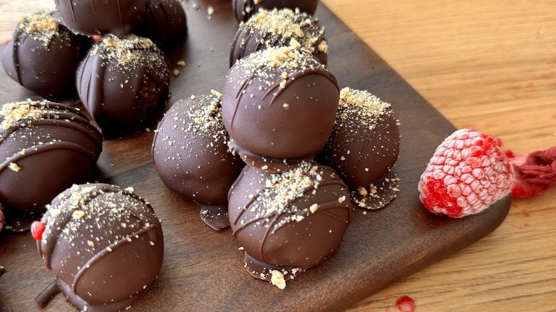 Raspberry chocolate truffles 