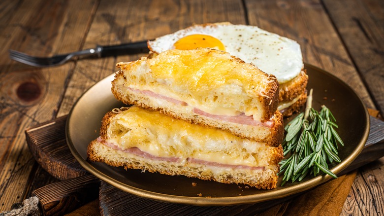 sandwich with egg and shredded cheese