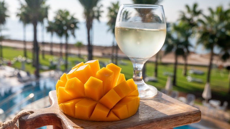 Sauvignon blanc and fresh mango
