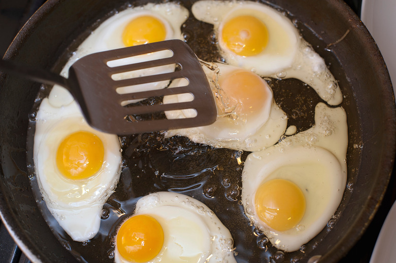 How To Fry Multiple Eggs At Once