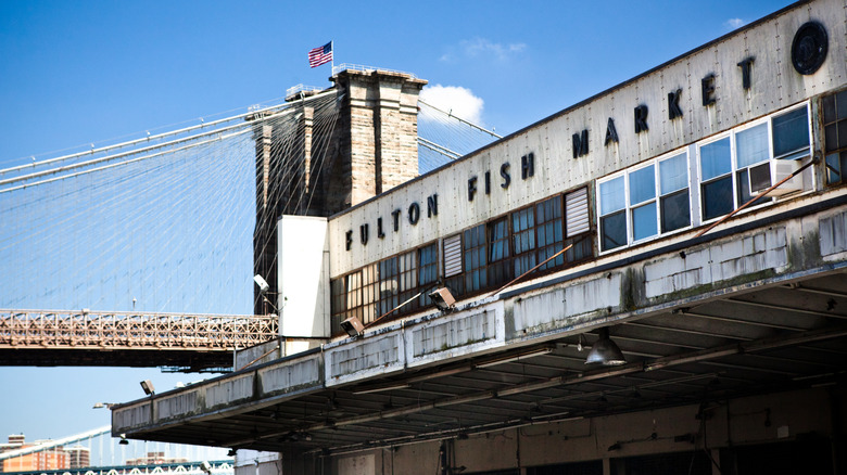 The old market building in front of the Brooklyn Bridge
