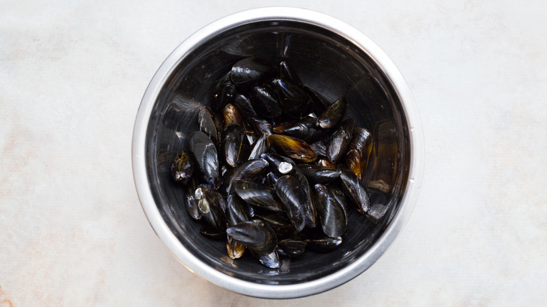 cleaned mussels in large bowl