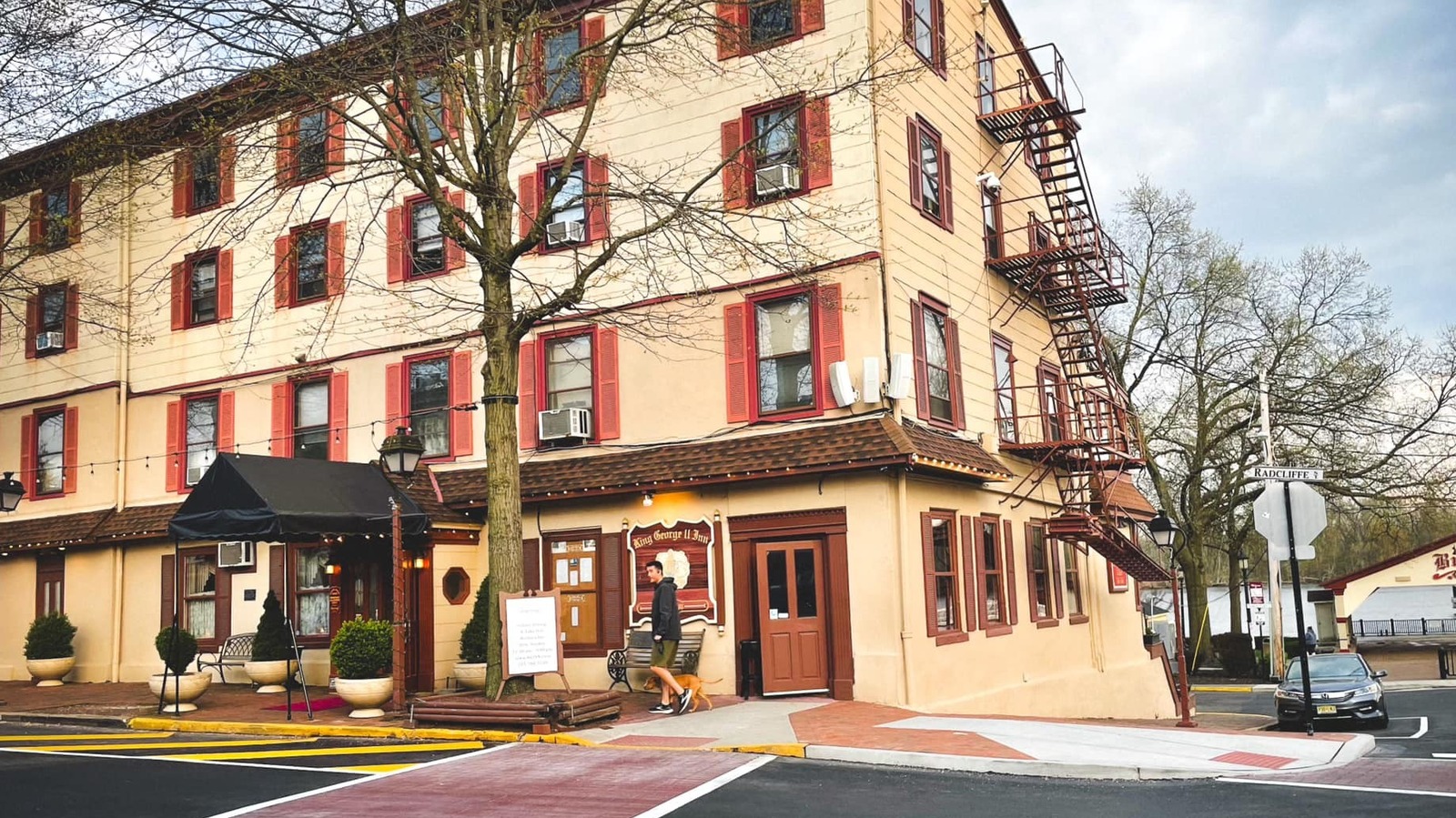 George Washington's Officers Were Based At This Old-School Inn, And You Can Still Dine There Today - Tasting Table