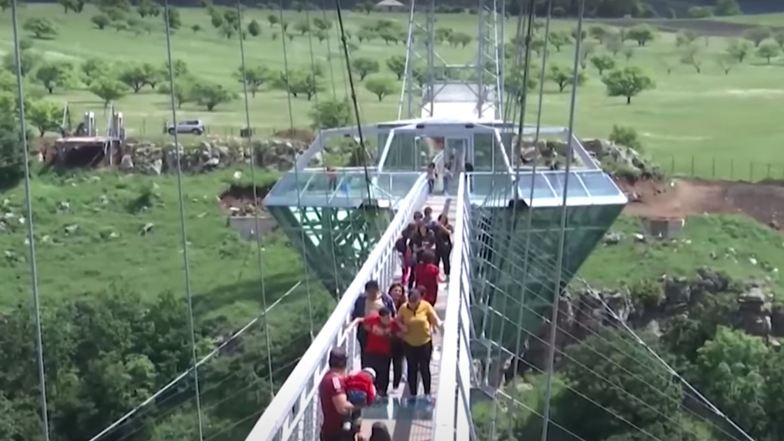 New Bar Suspended Above A Canyon Is Perfect For Thrill Seekers