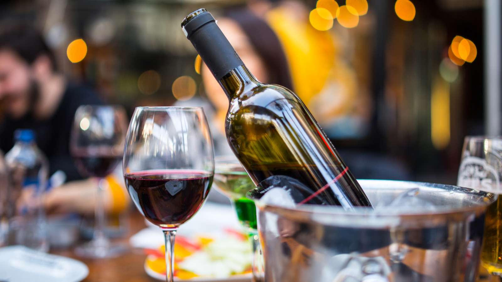 Get A Bottle Of Wine Chilled Fast With One Simple Hack - Tasting Table