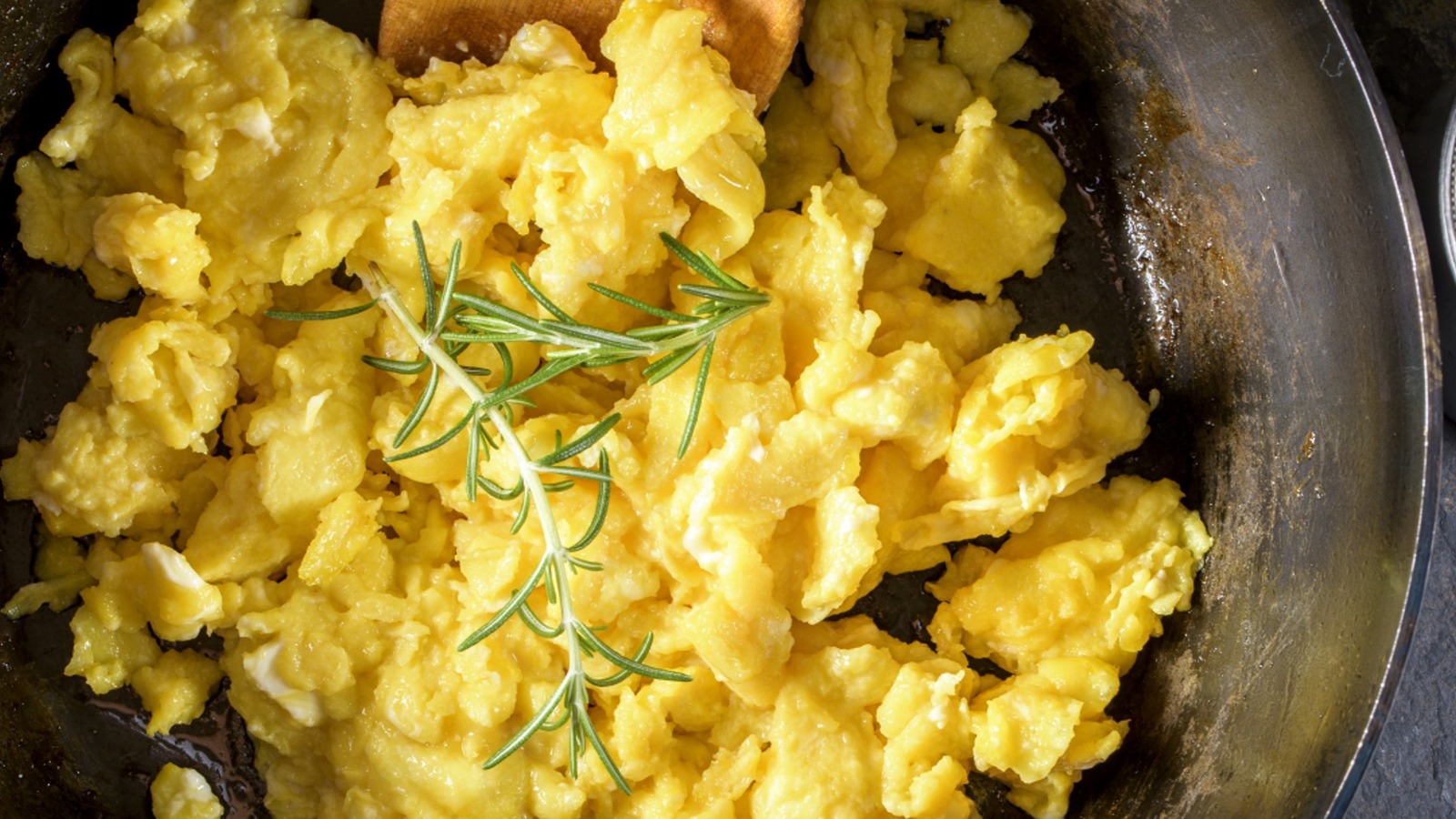 Ghee Is The Key Ingredient For Scrambled Eggs That Don't Burn