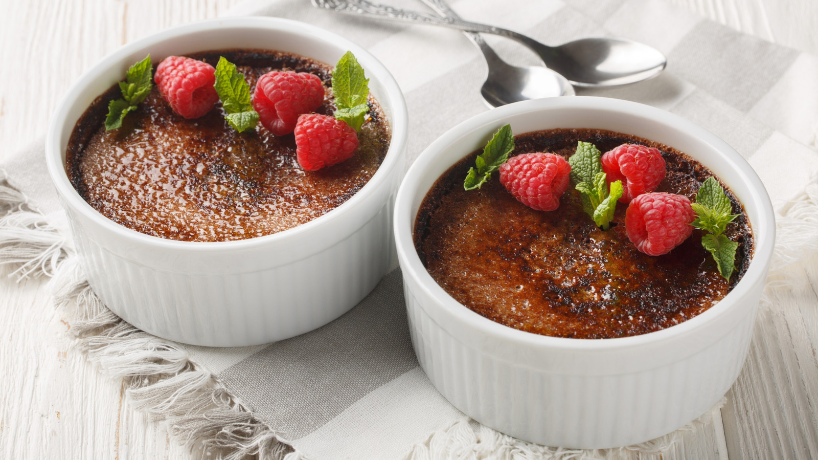 Give Creme Brulee The S'mores Treatment And It'll Be Your New Favorite Dessert - Tasting Table