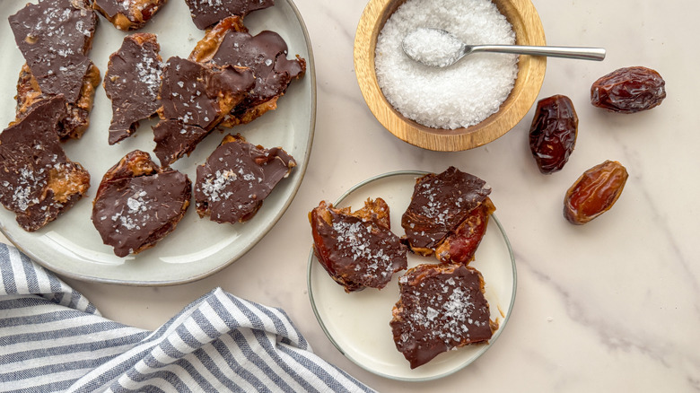 plate with date bark
