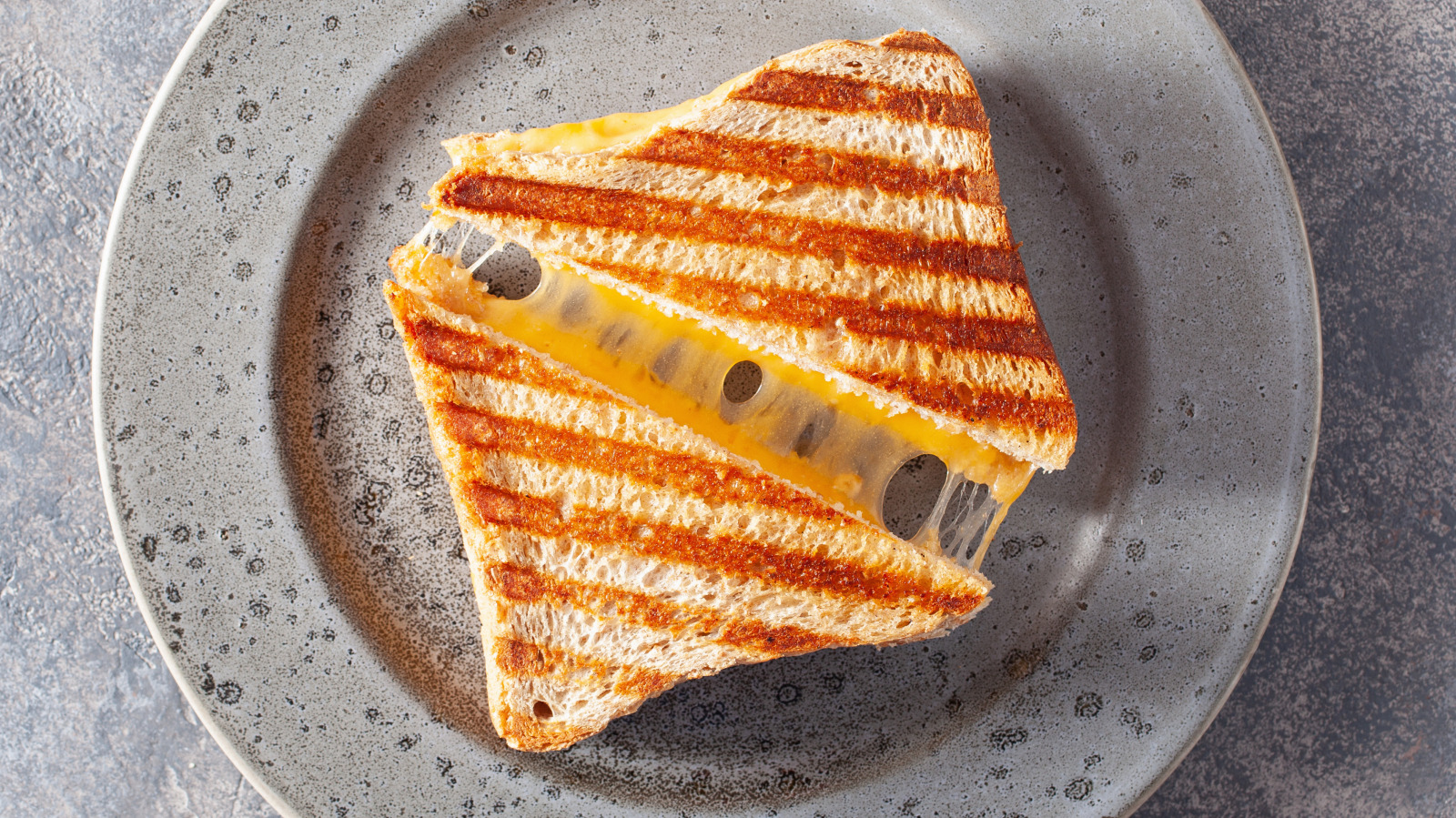 Give Grilled Cheese A Smoky, Spicy Kick With This Canned Ingredient